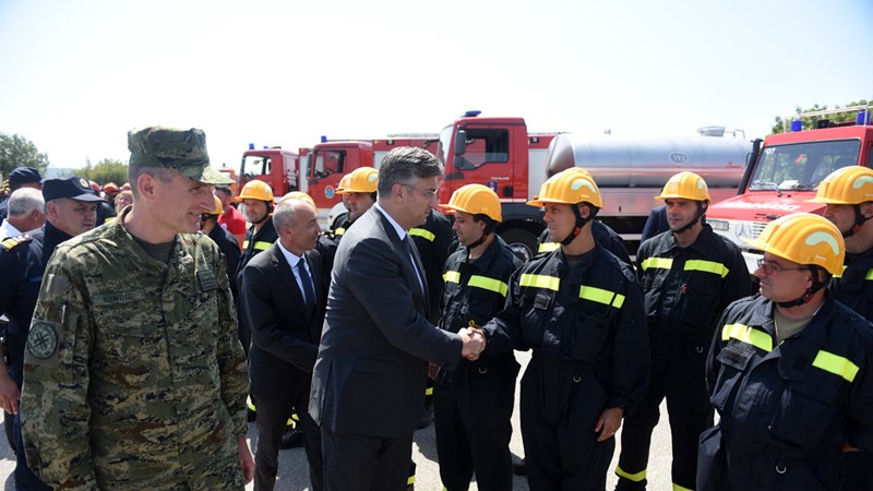 PM visits fire site in Sibenik hinterland